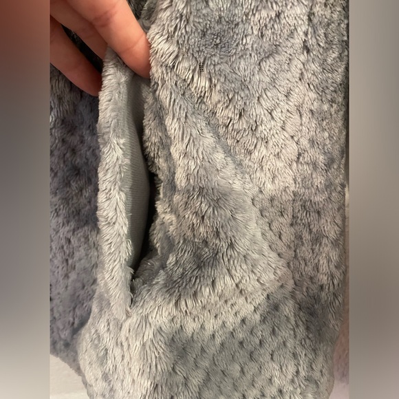 Columbia Gray Plush thick Long Sleeve with Full Zipper Size small RN69724 - Picture 5 of 11